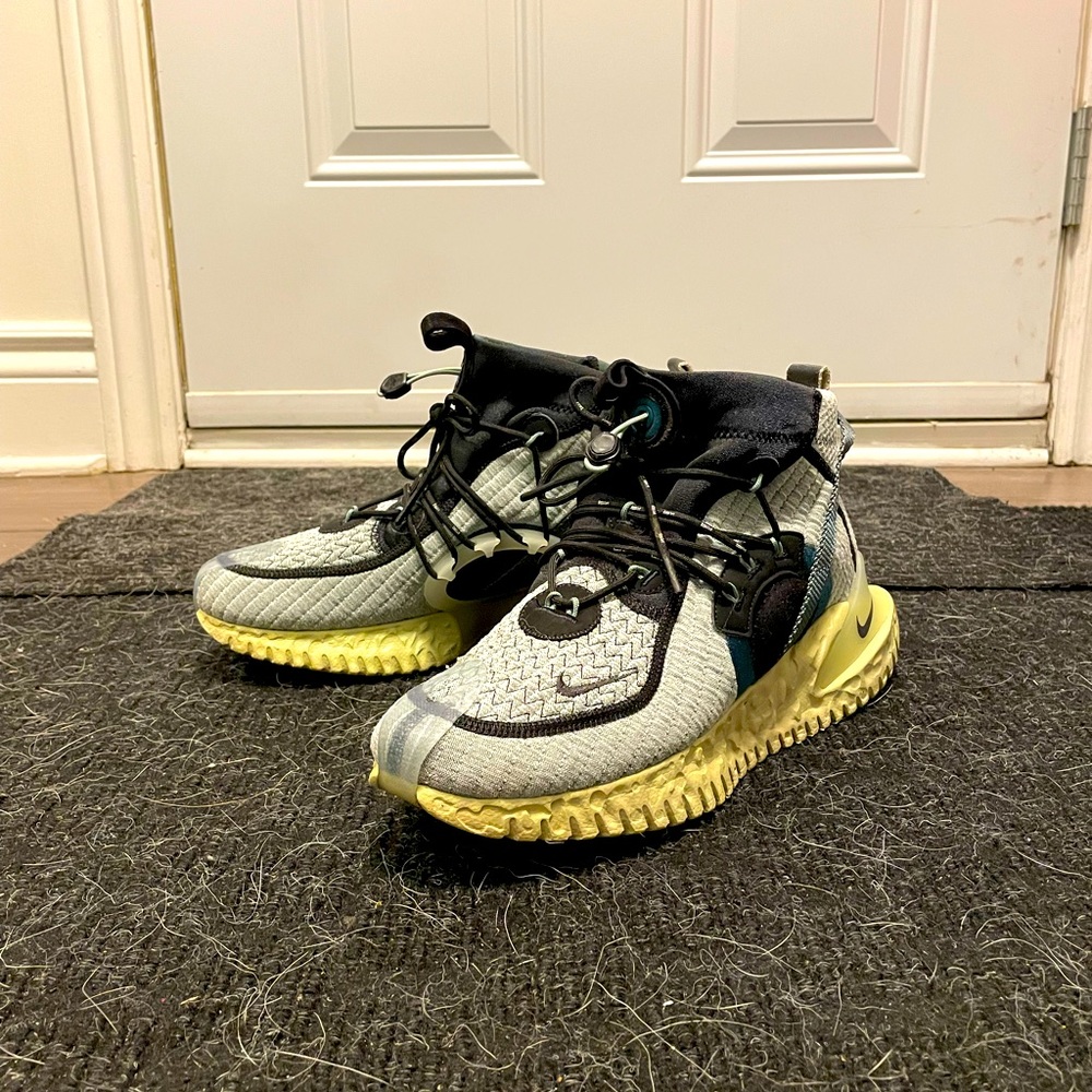 Nike Ispa Sneakers